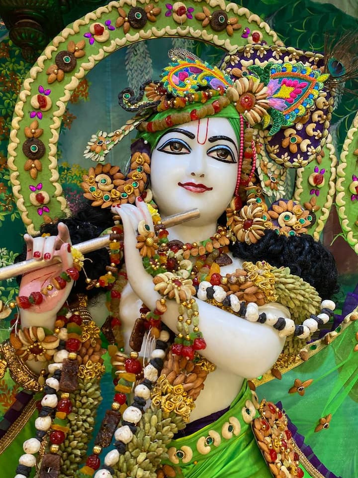 கிருஷ்ணரின் அருள் பெற அமைதியான இடம்..