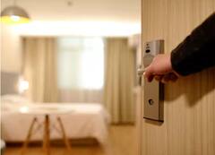 ਜੇ Couple ਹੋਟਲ ਵਿਚ ਜਾ ਰਹੇ ਹਨ, ਤਾਂ ਉਨ੍ਹਾਂ ਦੇ ਕੀ ਅਧਿਕਾਰ ਹਨ? ਆਪਣੇ ਸ਼ਹਿਰ ਵਿੱਚ ਵੀ ਕਮਰਾ ਬੁੱਕ ਕਰ ਸਕਦੇ ਹੋ ਜਾਂ ਨਹੀਂ