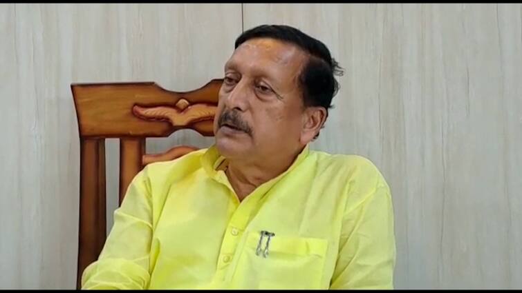 Explosive comments of the chairman of the municipal council on the 'conspiracy of the ruling party to defeat the independent candidate in the bypoll' are viral West Midnapore News: 'পুরভোটে নির্দল প্রার্থীকে হারাতে শাসক দলের চক্রান্ত' পুরসভার চেয়ারম্যানের বিস্ফোরক মন্তব্য ভাইরাল