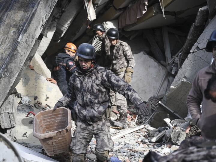 भूकंप की वजह से मध्य तुर्किए का इलाका और दक्षिण पश्चिम का क्षेत्र सबसे ज्यादा प्रभावित हुआ है. भारतीय सेना की मोबाइल हॉस्पिटल टीम भी पहुंच चुकी है.