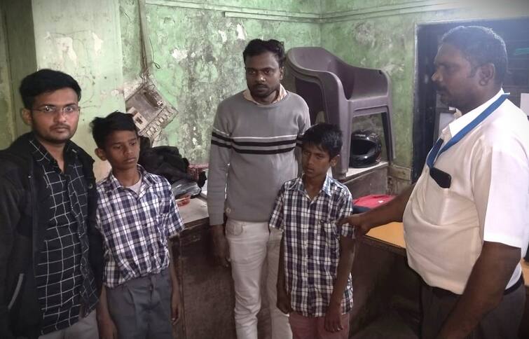 maharashtra news nashik news Missing children handed over to parents due to vigilance Citylink staff Nashik News : तीन मुलांची ताटातूट, नाशिकच्या सिटीबस कर्मचारी बनले देवदूत