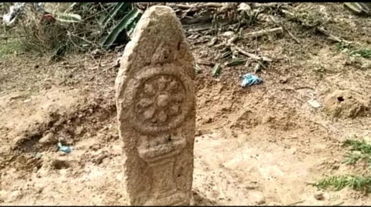 Pudukottai : Discovery of Dharmachakra pillar in Pudukottai district TNN புதுக்கோட்டையில் புத்த சமயச் சின்னமான  தர்மசக்கரத்தூண்  கண்டுபிடிப்பு