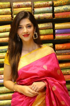 Mehreen : పట్టుచీరలో చందనాల పుత్తడి బొమ్మ - మెహరీన్ క్రేజ్ చూశారా?