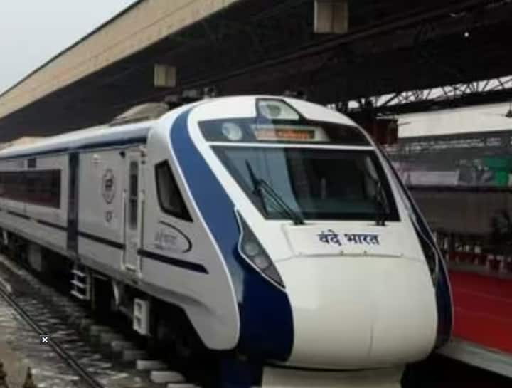 10 फेब्रुवारीपासून मुंबईत दोन नवीन वंदे भारत रेल्वे धावणार आहेत. त्यात मुंबई-पुणे मार्गावर धावणाऱ्या रेल्वे तिकिटांची किंमत  इतर सर्व गाड्यांपेक्षा  सर्वात महाग असेल.