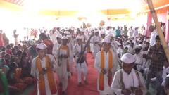 बैलगाडीतून वऱ्हाडी अन् टाळ मृदंगाचा गजर, अहमदनगरमधील अनोख्या लग्नाची चर्चा