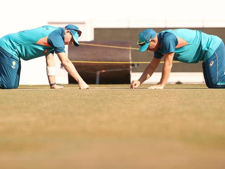 Australian player Steve Smith and David Warner examined the pitch of Nagpur's Vidarbha Cricket Association Stadium before IND vs AUS see photos IND vs AUS: नागपुर टेस्ट से पहले कंगारूओं ने लिया पिच का जायज़ा, देखें शेयर की गईं खास तस्वीरें