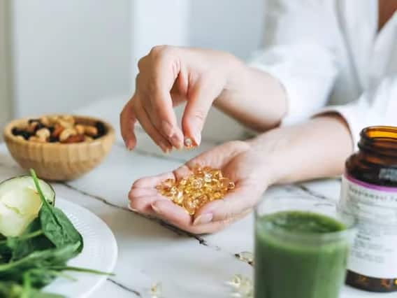 Health Tips : व्हिटॅमिन-डी शरीरासाठी आवश्यक; रोज किती गोळ्या घ्याव्यात ते जाणून घ्या Health Tips : व्हिटॅमिन-डी शरीरासाठी आवश्यक; रोज किती गोळ्या घ्याव्यात ते जाणून घ्या