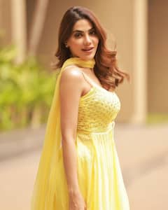 Nikki tamboli Looks: येलो कलर के सूट में निक्की तंबोली का गॉर्जियस लुक, फंक्शन में अटेंड करने के लिए हैं एकदम परफेक्ट