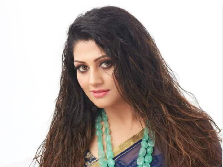 कुमारस्वामी इस समय 61 साल के हैं, तो वहीं, उनकी पत्नी 36 साल की हैं. राधिका कुमारस्वामी अब तक 33 फिल्मों में काम कर चुकी हैं. उन्होंने कन्नड फिल्मों के अलावा कुछ तमिल फिल्मों में भी काम किया है.