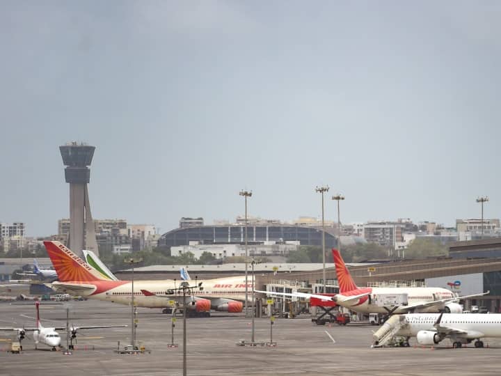 Maharashtra budget  2023 Mumbai Metro railway airport development basic infrastructure fund Devendra Fadnavis panchamrut yojana Purandar Airport nashik airport mumbai metro  on budget marathi news Maharashtra Budget : पुरंदरसाठी विमानतळ, ठाणे वर्तुळाकार मेट्रो, नाशिक निओ मेट्रो अन् मुंबईचा सर्वांगिण विकास; पायाभूत सुविधांसाठी देवेंद्र फडणवीसांनी केल्या 'या' घोषणा