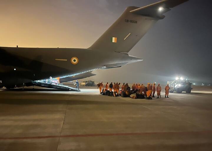 सोमवारी सकाळी तुर्की (Turkey) आणि सीरिया (Syria) एकापाठोपाठ एक भूकंपाच्या धक्क्यांनी हादरलं. तुर्की आणि सीरियात 40 हून अधिक भूकंपाचे धक्के बसले आहेत.