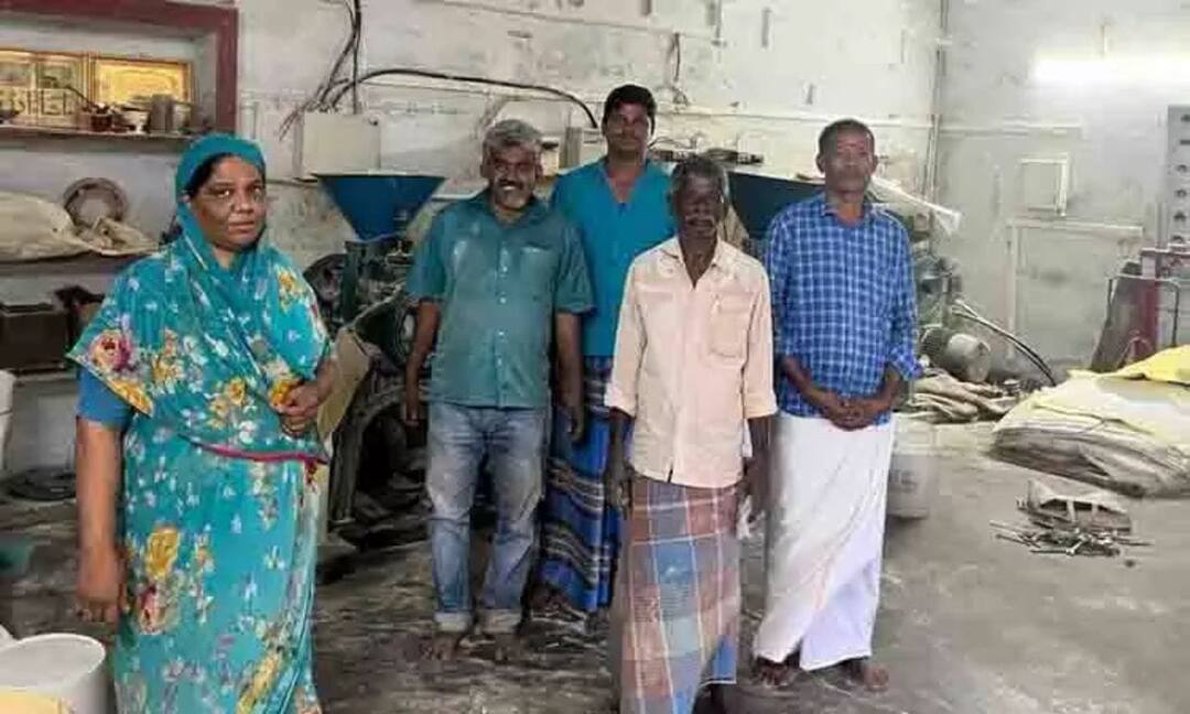 திருச்சியில் ரேஷன் அரிசி பதுக்கல் -  பெண் உள்பட 5 பேர் கைது