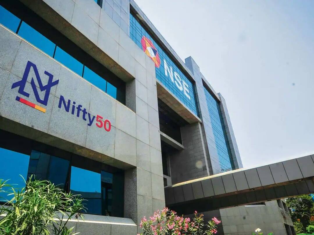 FII 4 billion Dollar retreat turns Nifty into world's worst performing stock index FIIs: ప్రపంచంలో పరమ చెత్త మార్కెట్‌ నిఫ్టీ - మన కొంప కొలంబో అయిందిగా!