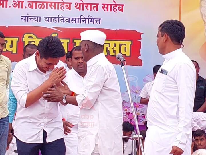 संगमनेर तालुक्यातील वेल्हाळे शिवारात आज बाळासाहेब थोरात यांच्या वाढदिवसानिमित्त इंदुरीकर महाराजांच्या कीर्तनाचं आयोजन करण्यात आलं होतं. बाळासाहेब थोरात आजारी असल्याने ते या कार्यक्रमास उपस्थित नव्हते.
