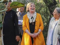 औरंगाबाद पहुंचीं हिलेरी क्लिंटन, कल एलोरा की गुफा और घृष्णेश्वर मंदिर का करेंगी दर्शन