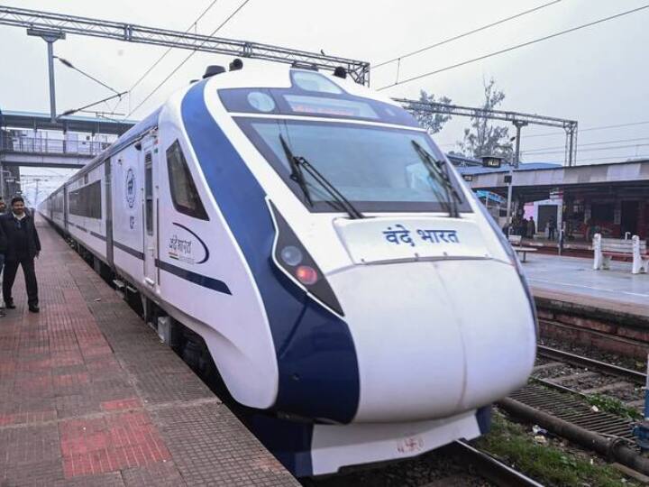 साईनगर-शिरडी के लिए टैरिफ 800 रुपये और सीसी और ईसी के लिए 1,630 रुपये होने की उम्मीद है. सोलापुर के लिए टिकट का किराया क्रमशः सीसी और ईसी के लिए 965 रुपये और 1970 रुपये होगा.