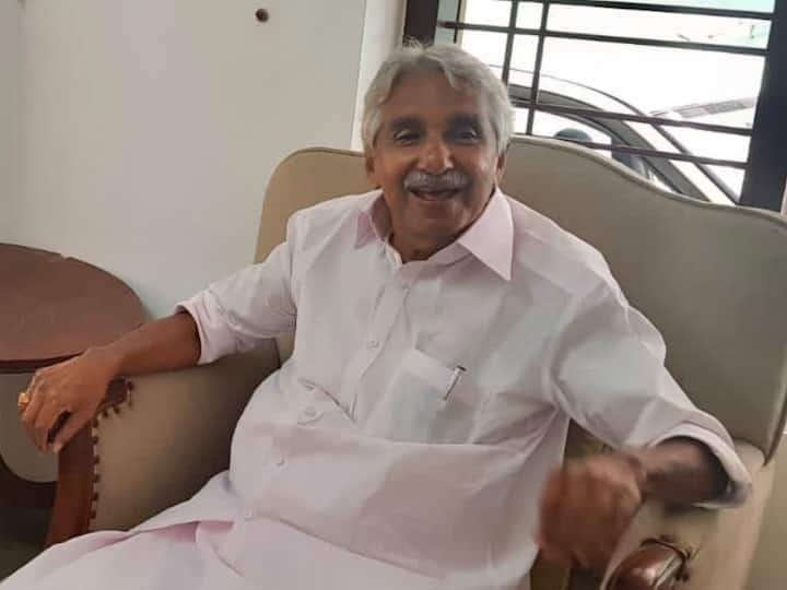 Kerala Ex-CM Oommen Chandy Diagnosed With Mild Pneumonia, Hospitalised Kerala Ex-CM Oommen Chandy Diagnosed With Mild Pneumonia, Hospitalised