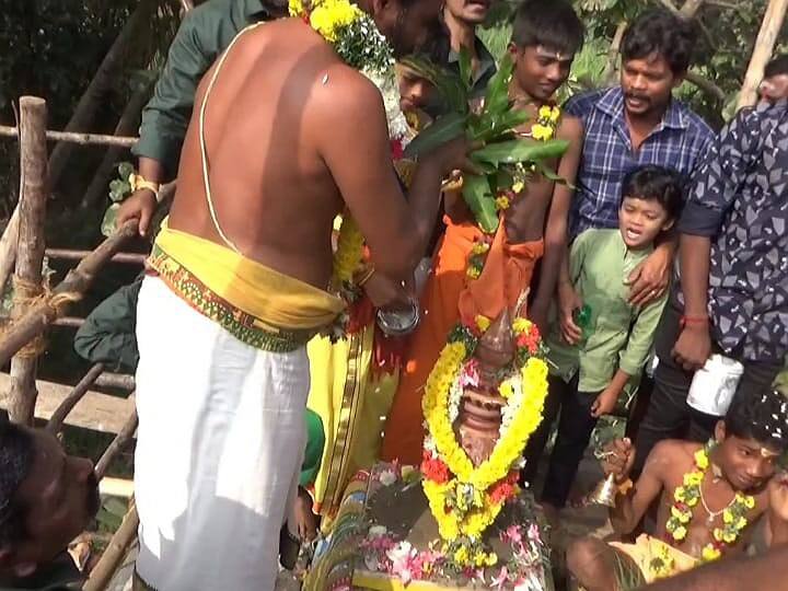 Karur: Karuvaiyaan Ayyanar Swami Kudamuzku ceremony - Devotees participate in large numbers TNN கரூர்: கருவையன் அய்யனார் சுவாமி குடமுழுக்கு விழா - திரளான பக்தர்கள் பங்கேற்பு