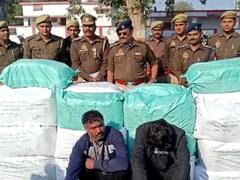 फर्नीचर से लदे पीकप में करने जा रहे थे गांजे की तस्करी, पुलिस ने चेकिंग के दौरान पकड़ा