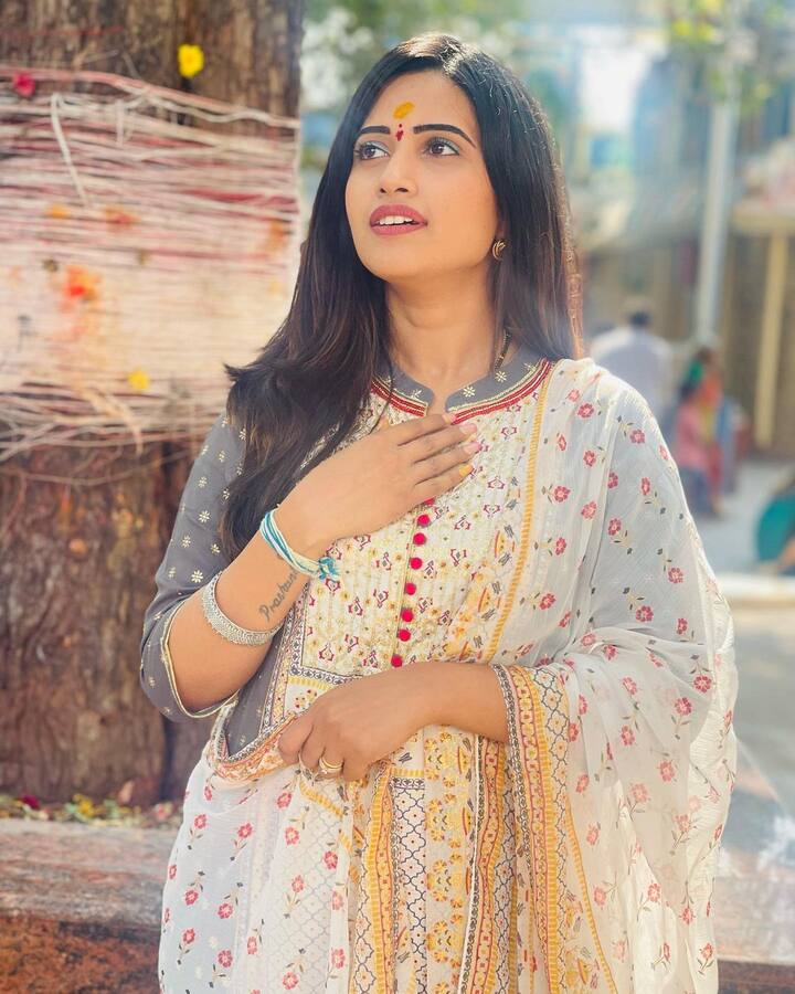 బిగ్ బాస్ షో లో ఎంట్రీతో మరింత గుర్తింపు.Photo Credit@Sravanthi Chokarapu/Instagram