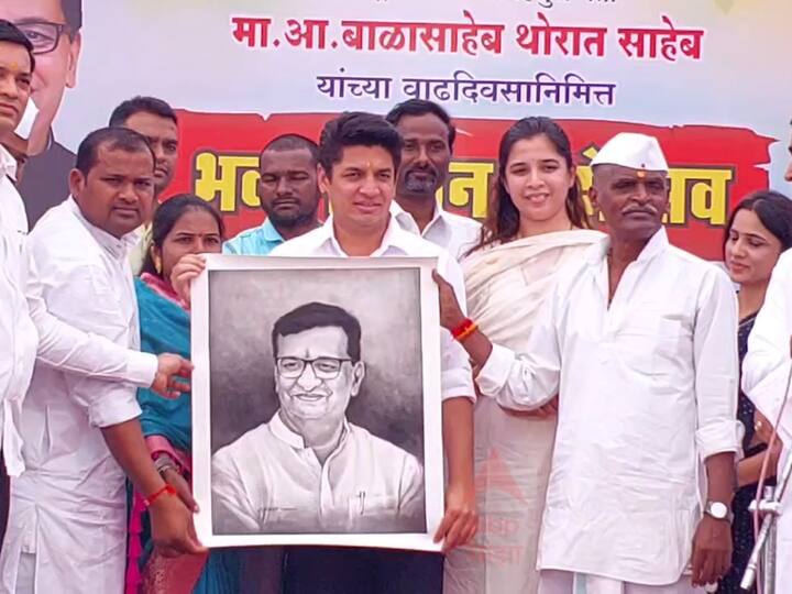 एकवेळ अशी होती की राजकारणातील नेते मंडळी दिशा ठरवायचे आणि लोक त्यांचे बघून पुढचं काम करायचे. मात्र आता जमाना बदललाय. लोकांना जे आवडतं ते नेत्यांना करावं लागतं अशी परिस्थिती निर्माण झाली आहे, असं वक्तव्य सत्यजित तांबे यांनी यावेळी व्यक्त केलं.