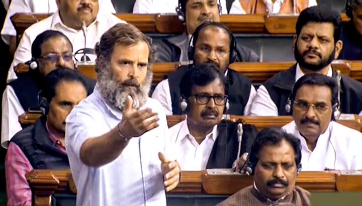 त्यावेळी सत्ताधारी बाकांवरुन भाजप खासदारांनी गौतम अदानी आणि काँग्रेस नेते राजस्थानचे मुख्यमंत्री अशोक गहलोत यांच्या संबंधांवरही प्रकाश टाकावा अशी मागणी केली.