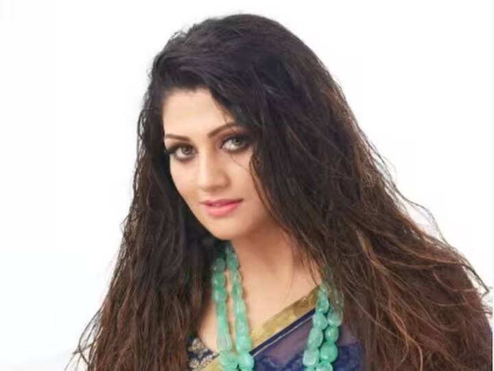 कुमारस्वामी हे सध्या 61 वर्षाचे आहेत, तर त्यांची पत्नी राधिका 36 वर्षांच्या आहेत.  राधिका कुमारस्वामी यांनी आतापर्यंत 33 चित्रपटात काम केलेय. कन्नडशिवाय त्यांनी तामिळ चित्रपटातही काम केलेय. कुमारस्वामी आणि राधिक यांची लव्हस्टोरी नेहमीच चर्चेचा विषय असतो.