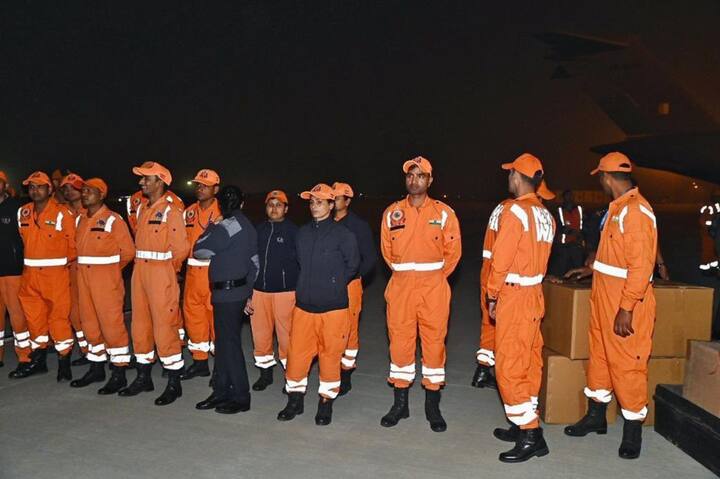 सोमवारी सर्वात जास्त 7.8 तीव्रतेचा भूकंपाचा झटका बसला. यामुळे अनेक जणांचा मृत्यू झाला असून हजारो इमारती जमीनदोस्त झाल्या आहेत.