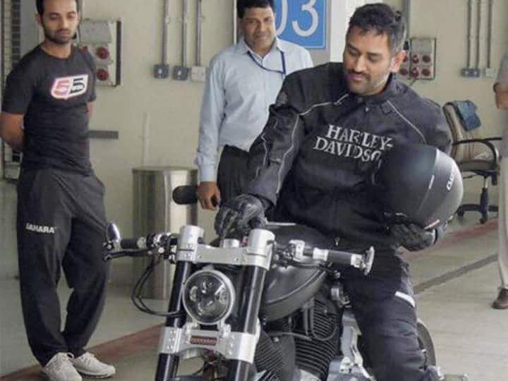 MS Dhoni: MS Dhoni reached Ranchi Stadium for practice by bike, have you seen the viral video?