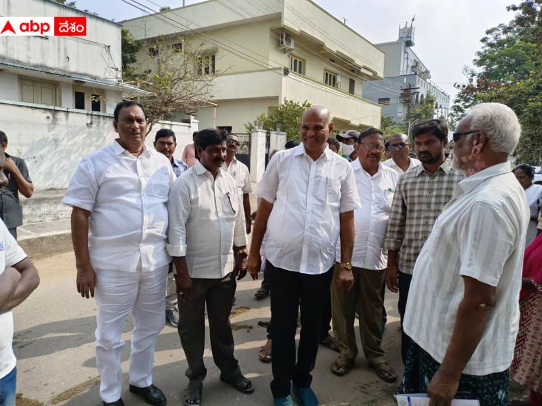 Kolusu Parthasarathy explains difference CM YS Jagan and TDP Chief Chandrababu DNN YSRCP Politics: వైసీపీ ప్రభుత్వం మేనిఫెస్టోలో 99.5 శాతం హామీలు నెరవేర్చింది: మాజీ మంత్రి పార్థసారథి