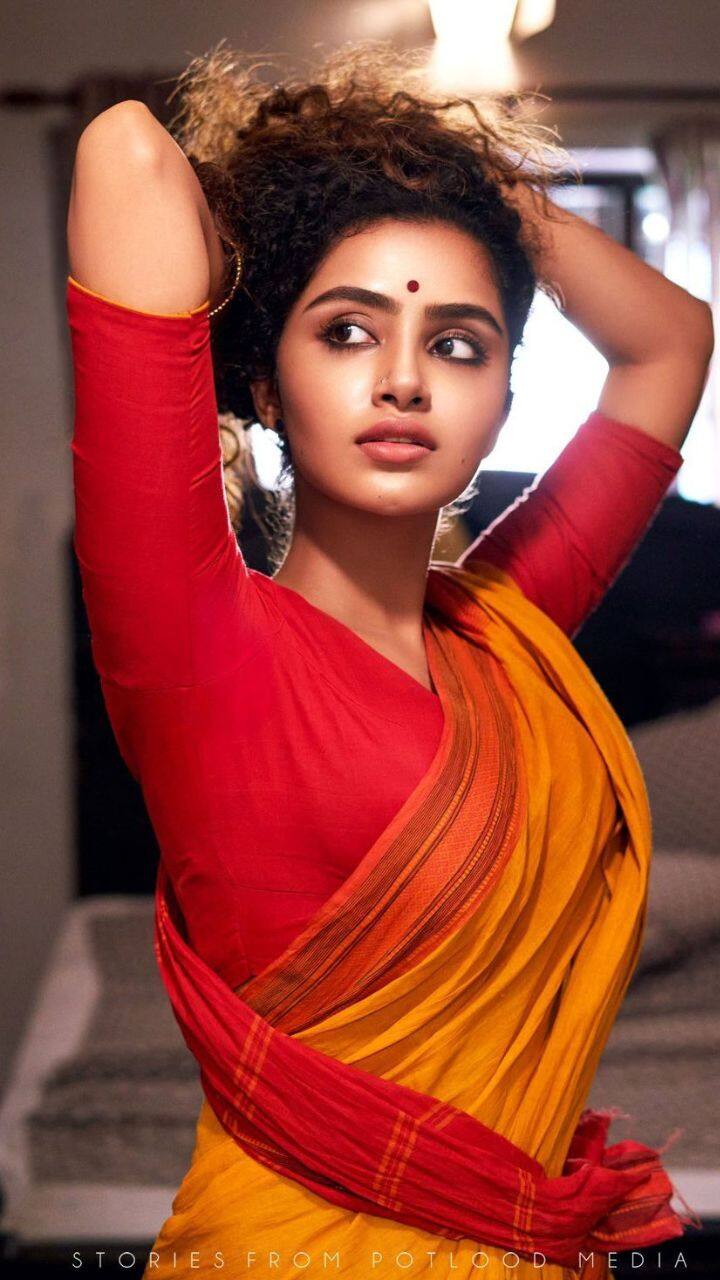 முட்டையின் வெள்ளைக் கருவுடன் ஆலிவ் எண்ணெய் சேர்த்து தலையில் தேய்த்து குளிக்கலாம்