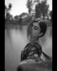 Dushara Vijayan : ‘ப்ளாக் அண்ட் வொயிட் கண்ணு உன்னப் பாத்தா கலரா மாறுதே..’ துஷாரா வெளியிட்ட விண்டேஜ் க்ளிக்ஸ்!