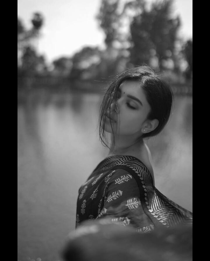 ராசாத்திய ராத்திரி பாத்தேன், ரவுடிப்பயன் ரொமாண்டிக் ஆனேன்..