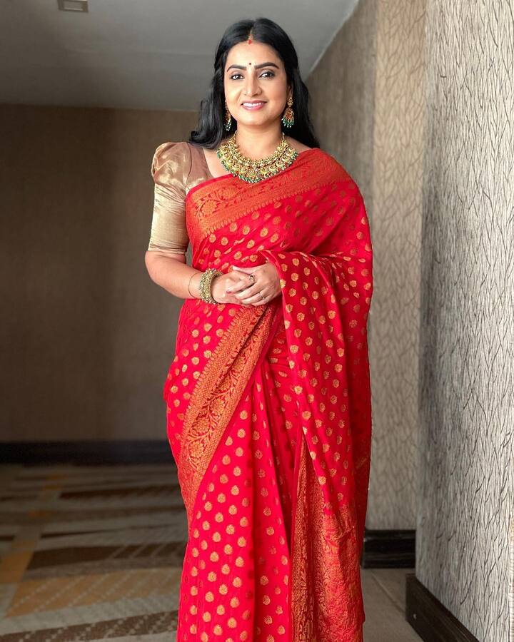 இன்ஸ்டாவில் ஆக்டீவாக இருக்கும் இவர், அவ்வப்போது போட்டோக்களையும், ரீல்ஸ்களையும் பதிவிடுவார்.