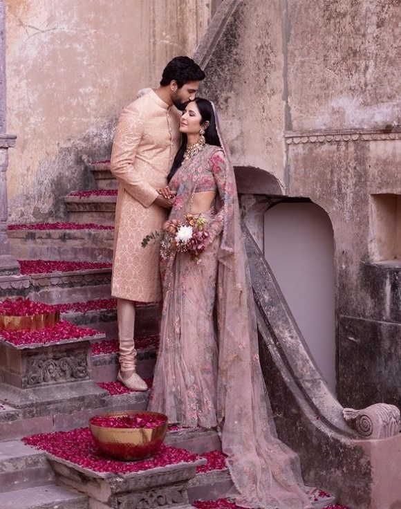 Sidharth-Kiara Wedding: सिद्धार्थ-कियारा ही नहीं बॉलीवुड के इन सेलेब्स ने भी अपनी शादी में किया है एक-दूसरे को किस