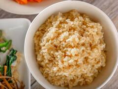 Brown Rice : வெள்ளை அரிசிக்கு டஃப் கொடுக்கும் பழுப்பு அரிசியின் அற்புத நன்மைகள்...