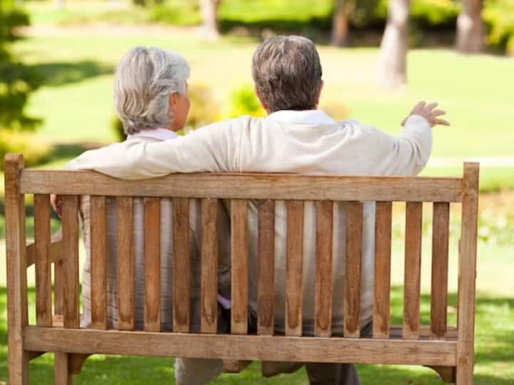 सीनियर सिटीजन के लिए एक सरकारी योजना एक अप्रैल से बंद हो जाएगी. सरकार ने इसे आगे बढ़ाने के बारे में कोई जानकारी नहीं दी है.  (PC- Freepik.com)