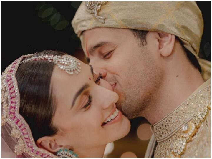 शाहिद और मीरा शादी के बाद देर रात ही जैसलमेर से मुंबई के लिए रवाना हो गए.