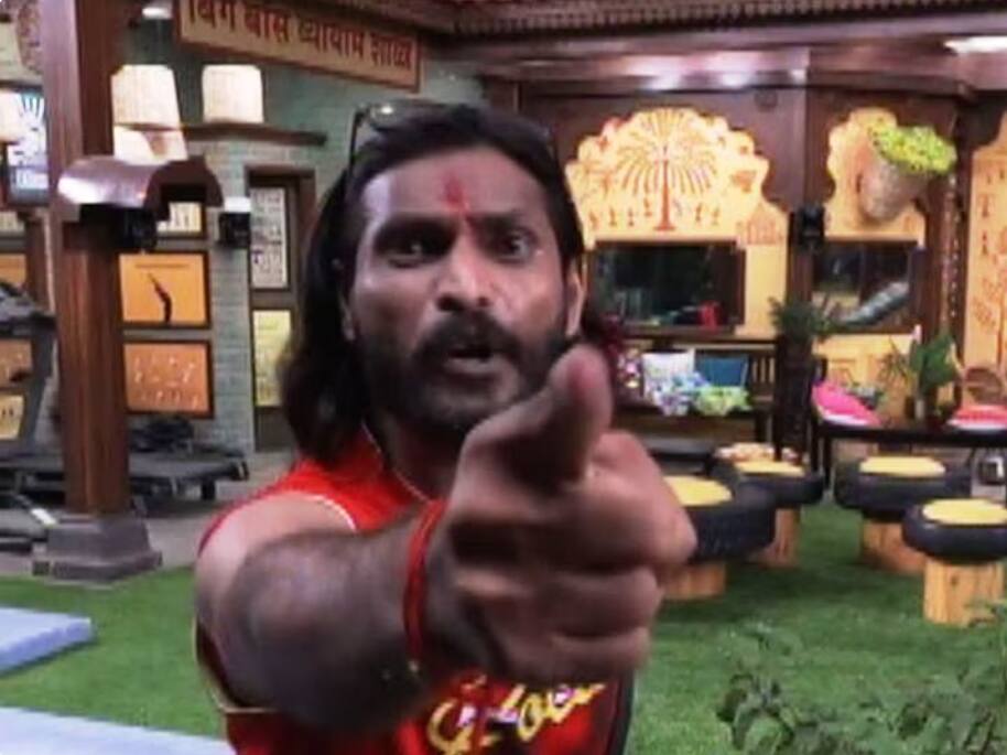 Abhijeet Bichukale phone call to Bigg Boss fame Abhijeet Bichukale written complaint with the Election Commission Abhijeet Bichukale : 'बिग बॉस' फेम अभिजीत बिचुकलेला धमकीचा फोन; निवडणूक आयोगाकडे लेखी तक्रार