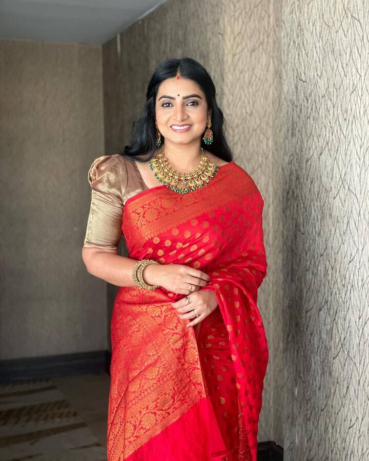 எப்போதும் எளிமையாக நடந்துக்கொள்ளும் நடிகைகளுள் சுஜிதாவும் ஒருவர்.