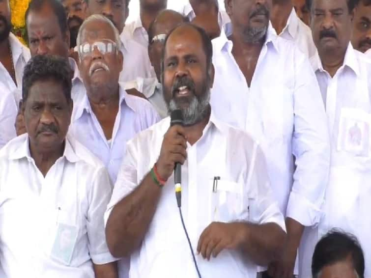 former minister rb udhayakumar campaigned for thennarasu candidate and ironed clothes during campaing in erode east by election Erode East By Election: விறுவிறுப்பாகும் பரப்புரை.. இஸ்திரி போட்டு வாக்கு சேகரித்த முன்னாள் அமைச்சர் ஆர்.பி.உதயகுமார்..!