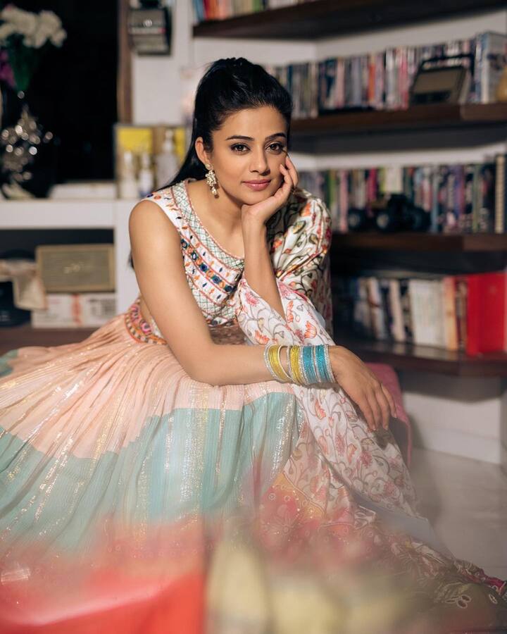 సోషల్ మీడియాలోనూ యాక్టీవ్ గా ఉంటుంది ప్రియమణి.Photo Credit@Priyamani/Instagram