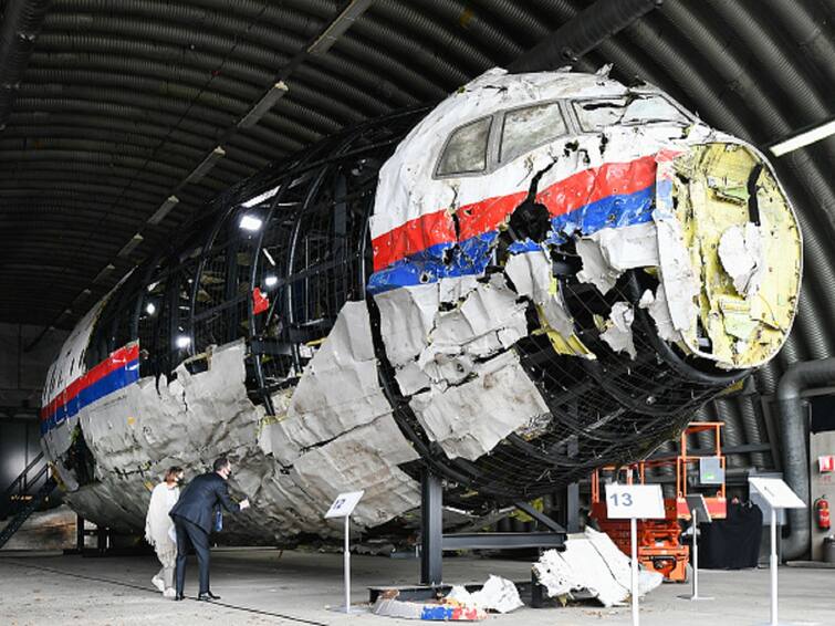 MH17 crash shot down russian President Vladimir Putin BUK TELAR missile supply 2014 Ukraine investigation team Boeing 777 'Strong Indications' Putin Approved Supply Of Missile That Downed MH17 Plane, Finds Probe: Report