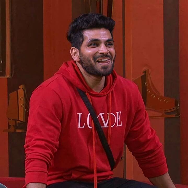 Shiv Thakare already has the title of Bigg Boss Marathi 2 winner to his credit. The actor has been playing a strong game in the house. His spat with housemate Archana Gautam hit headlines.