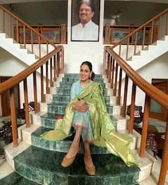 Riteish Deshmukh House: मुंबई के पॉश एरिया में है रितेश-जेनेलिया का आलीशान बंगला, यहां देखिए घर के हर कोने की तस्वीर