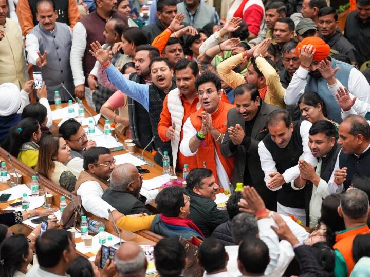 MCD Mayor Election Delhi People Reaction On delay Who is Responsible BJP or Aam Aadmi Party ANN Ground Report: बीजेपी और AAP के टकराव में नहीं मिल रहा एमसीडी को मेयर, जानें- दिल्ली की जनता ने किसे बताया जिम्मेदार?