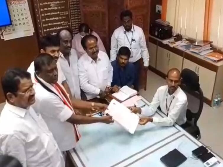 erode east by elections consideration of nominations is taking place today Erode East Election: நீண்ட இழுபறிக்குபின் அதிமுக.. களத்தில் நேரடியாக களமிறங்கும் காங்கிரஸ்! இன்று மனுக்கள் மீது பரிசீலனை..