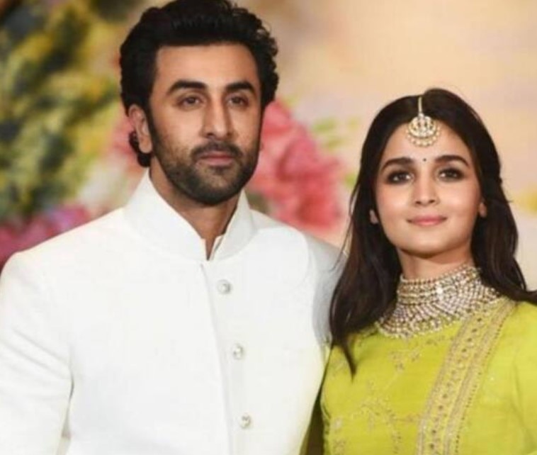 Ranbir Kapoor से लेकर Anushka Sharma तक, बॉलीवुड के इन सेलेब्स ने खुशी-खुशी अटेंड की है अपने Ex की शादी