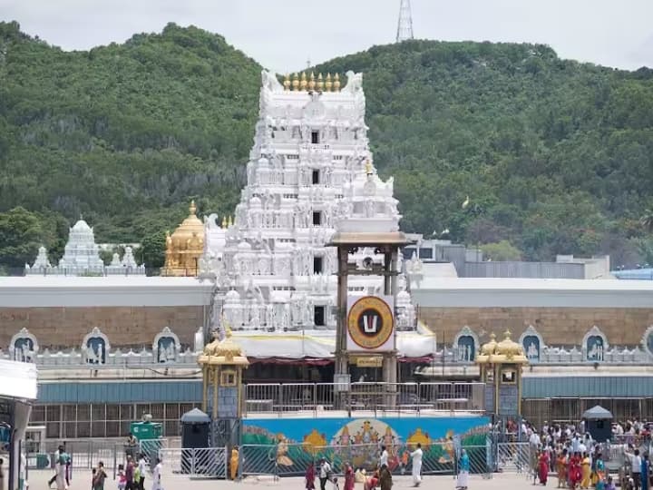 Tirupati devotees visit and their tribute in undial deatils for march month Tirupati devotees: அம்மாடியோவ்.. திருப்பதியில் ஒரே மாதத்தில் ரூபாய் 120 கோடி உண்டியல் காணிக்கை..! மற்ற விவரங்கள் என்னென்ன?