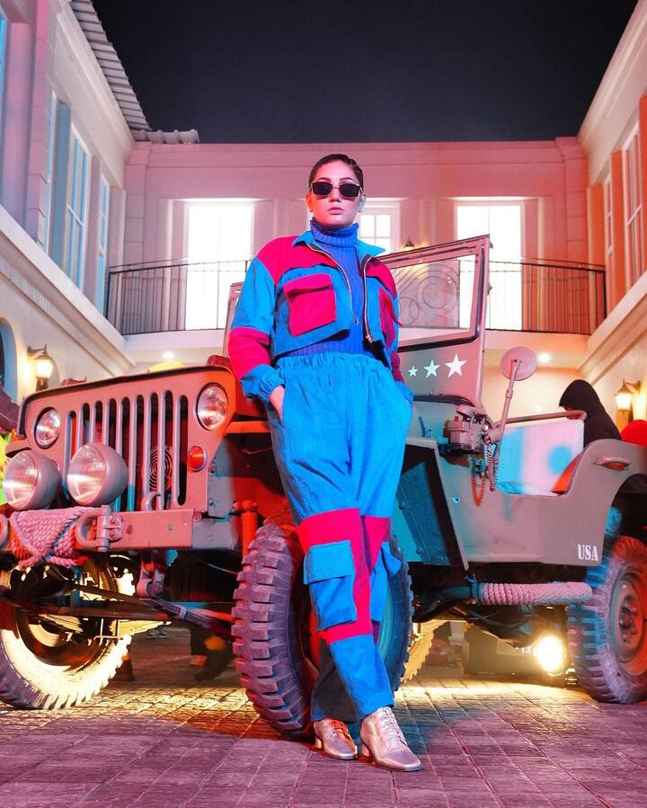 सपना चैधरी ने ये फोटोशूट जीप के पास खड़े होकर करवाया है. इन सभी तस्वीरों में वो हिप हॉप स्टाइल में नजर आ रही हैं. सपना ने ऐसा लुक पहले नहीं लिया.